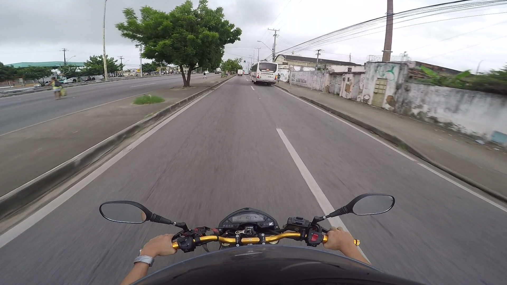 http://videos.introcdc.com/Canal/MotoVlog/Serjona/Pista Auto Escola/GOPR4534.00_05_48_50.Quadro003.png